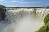 Iguazu vandfaldene. Garganta del Diablo - det kraftigste vandfald ved Iguazu vandfaldene - set fra den Argentinske side af vandfaldene  Iguazu Argentina Sydamerika  Vandfald, The Iguazu Falls, Iguaz� Falls, Iguassu Falls, Igua�u Falls, Cataratas del Iguaz�, Cataratas do Igua�u 