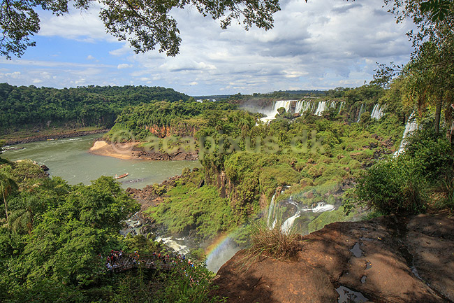 Iguazu vandfaldene. Iguazu vandfaldene - set fra den Argentinske side af vandfaldene; ; Iguazu; Argentina; Sydamerika; ; Vandfald, The Iguazu Falls, Iguaz� Falls, Iguassu Falls, Igua�u Falls, Cataratas del Iguaz�, Cataratas do Igua�u 
