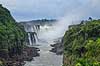 Iguazu vandfaldene. Iguazu vandfaldene med Garganta del Diablo bagerst set fra den Argentinske side af vandfaldene - til h�jre Argentina til venstre Brasilien  Iguazu Argentina Sydamerika  Vandfald, The Iguazu Falls, Iguaz� Falls, Iguassu Falls, Igua�u Falls, Cataratas del Iguaz�, Cataratas do Igua�u 