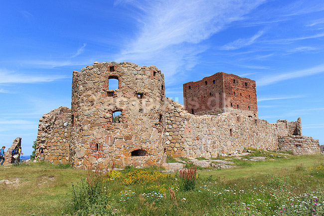 Hammershus. Mantelg�rden med Mantelt�rnet i baggrunden ved Hammershus slotsruin; ; Bornholm; Danmark; ; Sev�rdigheder; Turistattraktion