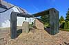 Jellingstenene. Jelling stenene med Kristus figuren foran Jelling Kirke p� kirkeg�rden  Jelling / Jylland Danmark   Jellingestenene, Jellingestenen, Jellingstenen, Harald Bl�tand, runer, runesten, religion, kristendom, kirker, kirke, Kristusfigur, Christus, UNESCO World Heritage, UNESCO Verdensarv