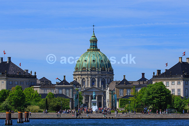 Amalienborg og Marmorkirken. Amalienborg og Marmor Kirken / Frederiks Kirke set fra Operahuset; ; K�benhavn; Danmark; ; Sev�rdigheder; 