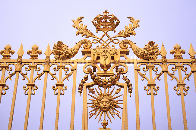 Versailles. Forgyldt gitterv�rk ved Versailles paladset i Paris; ; Chateau de Versailles / Paris; Frankrig; ; ; Sev�rdigheder
