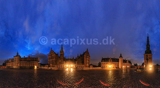 Frederiksborg. 360 graders panorama fra den ydre g�rdsplads p� Frederiksborg Slot.; ; Hiller�d; Danmark; ; sev�rdigheder; slotte, arkitektur, borge, panoramaer