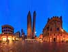 Bologna. 360 graders panorama af Le due torri (De to T�rne) i Bologna, hhv Asinelli Tower (70 m) og Garisenda Tower (48 m), som begge er sk�ve. De h�lder hhv 2,2 og 3,2 meter.  Piazza Di Porta Ravegnana / Bologna Italien   