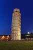 Pisa. Det Sk�ve T�rn i Pisa i aftenskumringen  Pisa / Toscana Italien   Turisme, sightseeing
