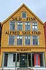 Bergen. Detaljer af de gamle tr�huse p� Bryggen i Bergen  Bryggen / Bergen Norge   Turisme, sev�rdigheder, Hansestaderne, Hanseaterne, Hanseater, handel