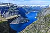 Trolltunga. Fjeldvandrer p� Trolltunga, en klippeformation der stikker ud af klippesiden 700 meter over Ringedalvatnet n�r Hardangervidda National Park  Trolltunga / Tyssedal Norge   Vandring, vandretur, fjeldvandring, turisme, hiking