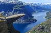 Trolltunga. Fjeldvandrer p� Trolltunga, en klippeformation der stikker ud af klippesiden 700 meter over Ringedalvatnet n�r Hardangervidda National Park  Trolltunga / Tyssedal Norge   Vandring, vandretur, fjeldvandring, turisme, hiking