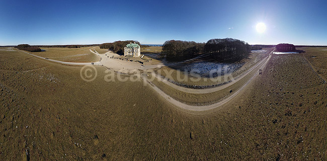 Eremitage Slottet. Vinterlandskab med Eremitage Slottet i J�gersborg Dyrehave - 380 graders panorama; ; J�gersborg Dyrehave / Sj�lland; ; ; ; slotte jagtslotte sev�rdigheder Eremitageslottet Dyrehaven, vinter, frost, kulde