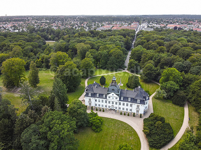 Charlottenlund Slot. Charlottenlund Slot i slotsparken; ; Charlottenlund; Danmark; ; ; slotte sev�rdigheder parker, Ferdinand Meldahl, dronefoto