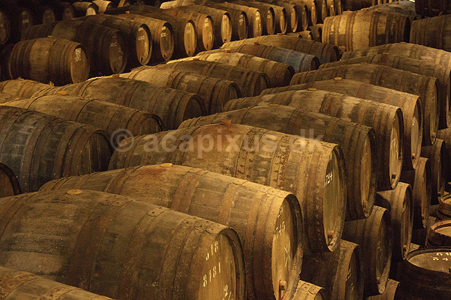 Portvin. Portvin lagres til Tawny Port p� egetr�sfade i vink�lderen hos producenten Taylor's; ; Vila Nova de Gaia / Porto; Portugal; ; ; Vin, vine, drikkevarer, vinproduktion, lagring, Taylors
