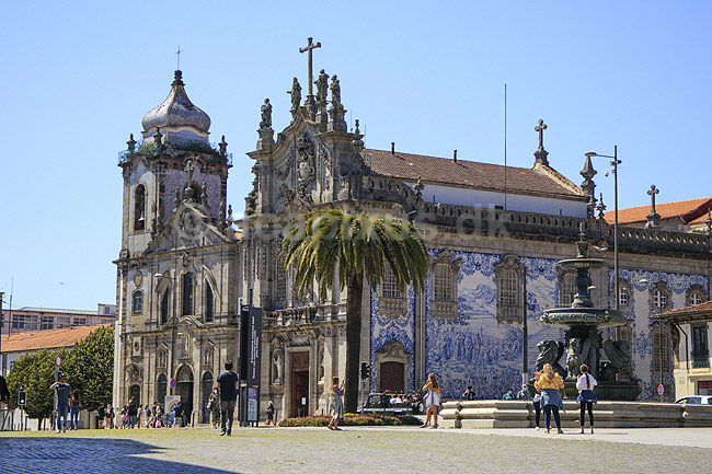 Igreja do Carmo. Den kakkel-dekorerede kirke Igreja do Carmo i Porto; ; Porto; Portugal; ; ; Kirker, kristendom