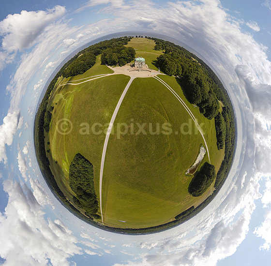 Eremitage Slottet. Eremitage Slottet i J�gersborg Dyrehave - Little Earth panorama; ; J�gersborg Dyrehave / Sj�lland; ; ; ; slotte jagtslotte sev�rdigheder Eremitageslottet Dyrehaven, dronefoto