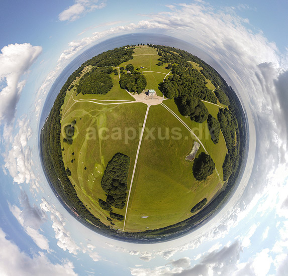 Eremitage Slottet. Eremitage Slottet i J�gersborg Dyrehave - Little Earth panorama; ; J�gersborg Dyrehave / Sj�lland; ; ; ; slotte jagtslotte sev�rdigheder Eremitageslottet Dyrehaven, dronefoto