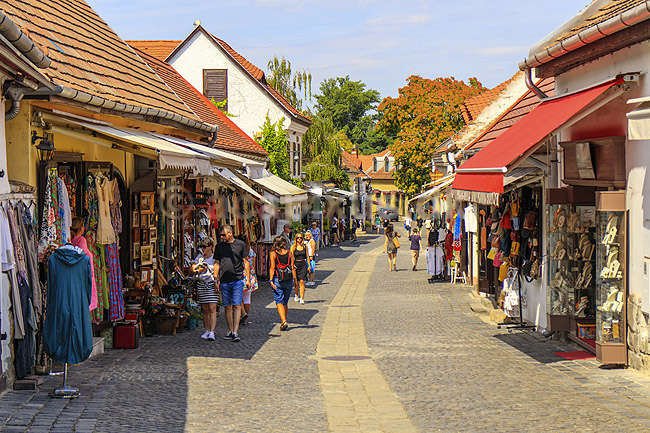 Szentendre. Landsbyen Szentendre nord for Budapest er et yndet udflugtsm�l fra storbyen med mange sm� butikker, cafeer og restauranter; ; Szentendre; Ungarn; ; ; 
