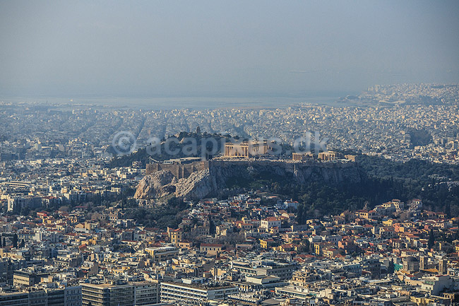 Athen. Udsigt over Athen med Akropolis og Parthenon templet set fra Lycabettus Hill; ; Lycabettus Hill / Athen; Gr�kenland; ; Sev�rdigheder; Hovedstad, hovedst�der, storbyer, Hellas, Acropolis