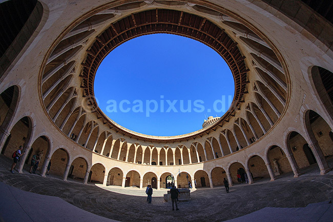 Castell de Bellver. Den indre cirkul�re plads i Bellver Slottet - Castell de Bellver; ; Palma de Mallorca; Spanien; ; Sev�rdigheder; Bellver Castle