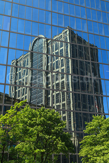 Boston. Skyskraber p� Clarendon Street spejler sig i glasvinduerne i anden skyskraber; ; Boston / Massachusetts; USA; ; Sev�rdigheder; Skyskrabere, storbyer, kontorbygninger