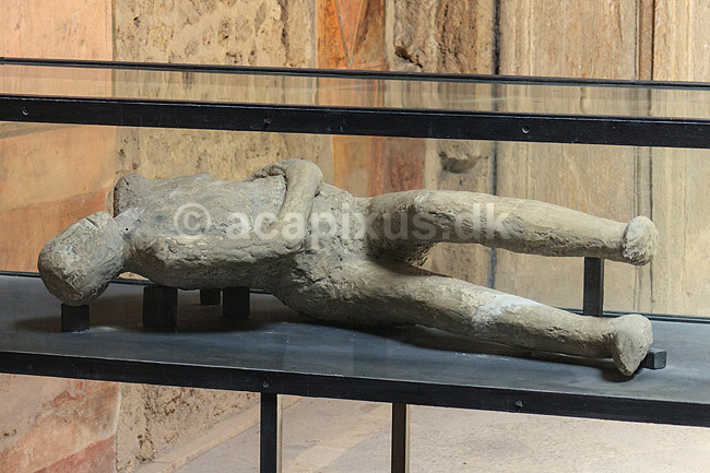 Pompeji. Afst�bning af beboer i Pompeii indebr�ndt i den varme pyroplasma - udstillet i Villa dei Misteri; ; Pompeji / Pompei / Pompeii / Napoli / Campania; Italien; ; ; Ark�ologi, vulkaner, vulkanudbrud, pyroplastisk flow, pyroplasma, Vesuvius, Vesuv, naturkatastrofer, turistsev�rdigheder, sev�rdigheder, turisme, Romerriget, romerne, ruiner, ruinbyer