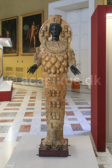 Artemis fra Ephesu. Artemis of Ephesus - staue i alabaster og bronze fra 2 �rhundrede fk - Ark�ologisk Museum, Napoli; ; Museo Archeologico Nazionale di Napoli� / Napoli / Campania; Italien; ; Sev�rdigheder; Museer, ark�ologi