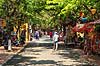 Hoi An. Gade i Hoi An, der kom p� UNESCO World Heritage Site listen i 1999 og derefter blev en mega turistattraction  Hoi An Vietnam  Sev�rdigheder Faifoo, UNESCO Verdens Arv