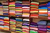 Silkestoffer. Stoffer af silke hos silkeproducent i Hoi An i Vietnam  Hoi An Vietnam  Sev�rdigheder Kl�der
