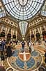 Galleria Vittorio Emanuele II i Malano. Handelsarkaden Galleria Vittorio Emanuele II fyldt med dyre modebutikker i Milano  Galleria Vittorio Emanuele II i Malano / Milano Italien  Sev�rdigheder Handel, shopping, mode