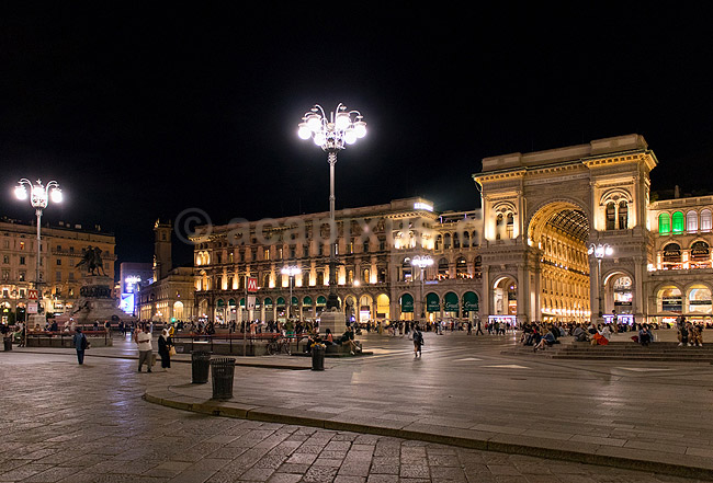 Galleria Vittorio Emanuele II i Malano. Handelsarkaden Galleria Vittorio Emanuele II fyldt med dyre modebutikker i Milano; ; Galleria Vittorio Emanuele II i Malano / Milano; Italien; ; Sev�rdigheder; Handel, shopping, mode
