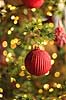 Julepynt i julestue. Julepynt i Vangehus Br�nde julestue til julemarked i Hareskoven  V�rl�se Danmark  Sev�rdigheder Handel, julemarkeder, juleudsmykning, julestemning