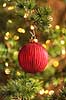 Julepynt i julestue. Julepynt i Vangehus Br�nde julestue til julemarked i Hareskoven  V�rl�se Danmark  Sev�rdigheder Handel, julemarkeder, juleudsmykning, julestemning