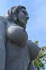 Den Store Havfrue statue p� Drag�r Havn. Den Store Havfrue, bestilt af Peter Bech, udf�rt i Kina i kinesisk granit, blev i 2006 rejst over for skulpturen Isbj�rn med unger p� Langeliniekajen og blev i 2018 flyttet til Drag�r Fort. Blev i 2025 anklaget for at v�re sexistisk, pornografisk og vulg�r og Drag�r Kommune �nsker den fjernet. Alle adspurgte under fortograferingen anser den dog som smuk og mener den om noget skulle have en mere fremtr�dende plads.  Drag�r Danmark  sev�rdigheder Havfruer, skulpturer