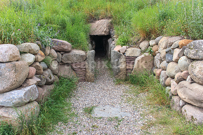 �m J�ttestue. Indgangen til j�ttestuen ved �m n�r Lejre; ; Lejre; Danmark; ; Sev�rdigheder; J�ttestuer, grave, gravkamre, gravh�j
