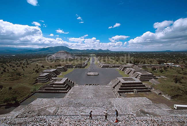 Plaza de la Luna med Solpyramiden (Pyramid of the Sun) i baggrunden; ; Teotihuacan; Mexico; Nord Amerika; ; 