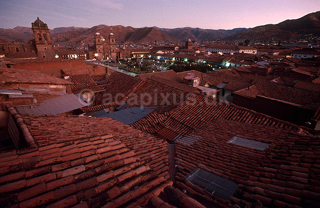 Cuzco, Plaza Armadas i skumringen; ; Cuzco; Peru; Syd Amerika; ; 