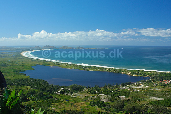 Lac Ambavarano bag kyststr�kning �st for Toalagnaro (Fort Dauphin); ; Toalagnaro (Fort Dauphin); Madagaskar; Afrika; ; 