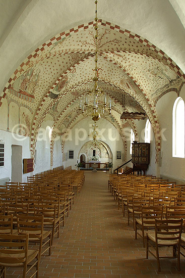 Kirkerummet med kalkmalerier i Jetsmark kirke; ; Pandrup / Nordjylland; Danmark; ; ; religion kristendom kultur landsbykirker