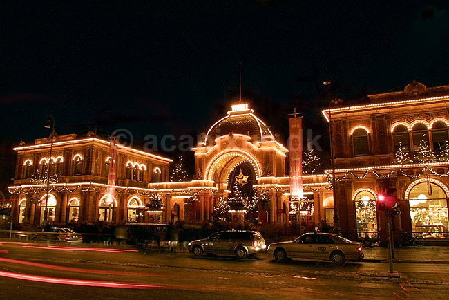 Tivoli set fra Axeltorv.Ved Julemarkedet; ; K�benhavn; Danmark; Europa; ; sev�rdigheder forlystelser