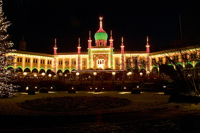 Tivoli. Ved Julemarkedet; ; K�benhavn; Danmark; Europa; ; sev�rdigheder forlystelser
