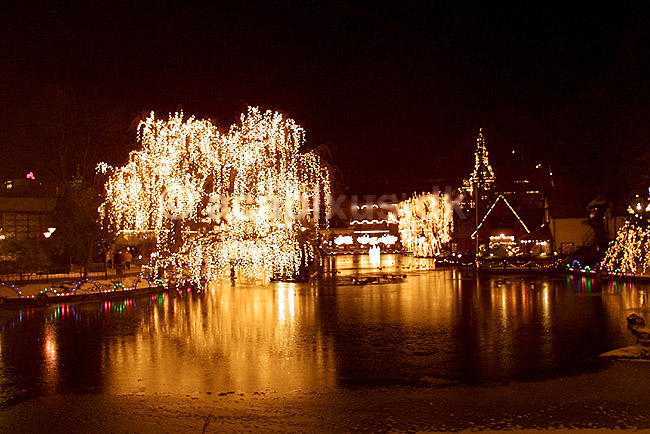 Tivoli. Ved Julemarkedet; ; K�benhavn; Danmark; Europa; ; sev�rdigheder forlystelser