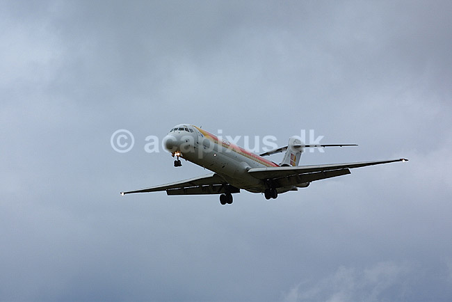Fly l�gger an til landing i Kastrup Lufthavn; ; Kastrup Lufthavn / Kastrup; Danmark; Europa; ; jetfly transport