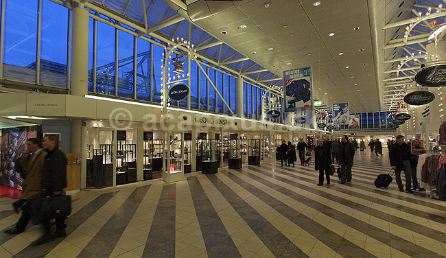 Kastrup Lufthavn. Shopping arkade i Kastrup Lufthavn. Copenhagen Kastrup Airport; ; Kastrup Lufthavn / K�benhavn; Danmark; Europa; ; lufthavne airports taxfree rejser