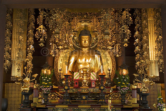 Budda i Chion-in. Forgyldt buddafigur i Chion-in templet i Kyoto; ; Chion-in / Kyoto; Japan; Asien; ; templer buddisme buddhism buddistisk