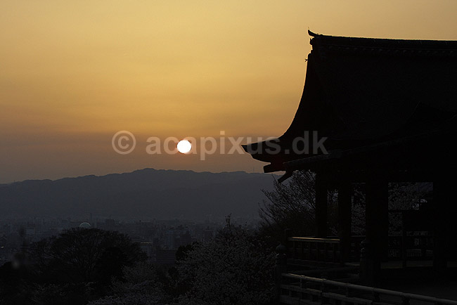 Kiyomizu-dera Temple. Solnedgang bag Kiyomizu-dera Templet i Kyoto; ; Kiyomizu-dera Temple / Kyoto; Japan; Asien; ; templer buddisme buddhism buddistisk