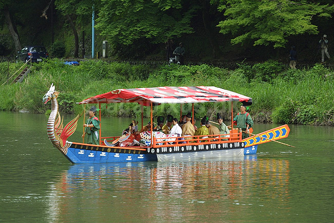 Drageb�dsfestival. B�d med deltagere i drageb�dsfestival i Arushiyama; ; Arushiyama / Kyoto; Japan; Asien; ; 
