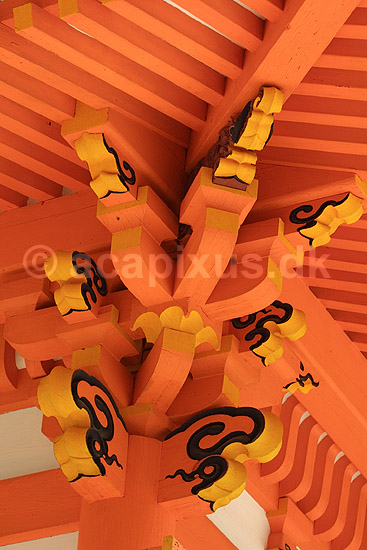 Katsuo-ji. Detaljer af tagkonstruktionen ved Katsuo-ji templet i Minoh; ; Katsuo-ji / Osaka; Japan; Asien; ; templer shintoisme
