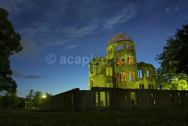 The A-bomb dome i Hiroshima. The A-bomb dome i Hiroshima i aftenskumringen; ; Hiroshima; Japan; Asien; ; verdenskrige atombomber