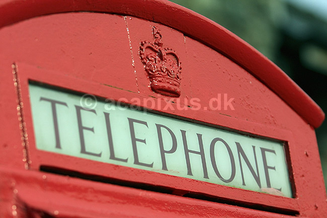 Telephone. Skilt p� telefonboks i Wales; ; Brecon; Wales; Europa; ; telekommunikation telefoni telephone Storbritanien