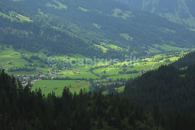 Alpelandskab. Udsigt over Gsteig i de Schweiziske Alper; ; Gsteig; Schweiz; Europa; ; 