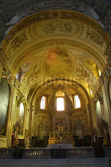 Kirke i Rom. Hovedskib og alter i den af Michelangelo designede katolske kirke Chiesa di Santa Maria degli Angeli i Rom; ; Rom; Italien; Europa; ; turistsev�rdigheder, religion, kristendom